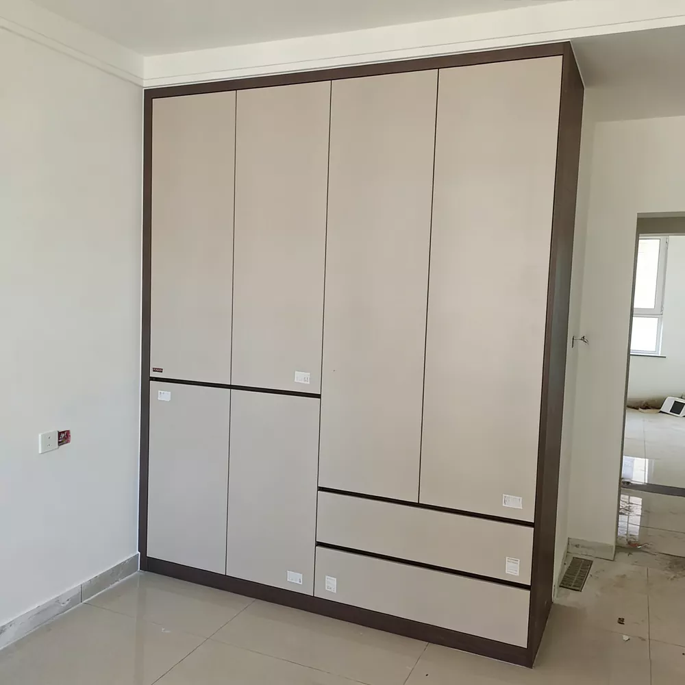 Plywood garderober