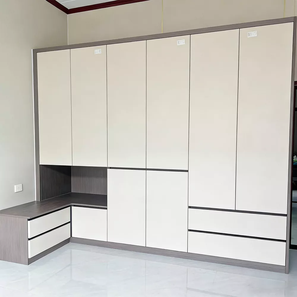 Plywood garderober