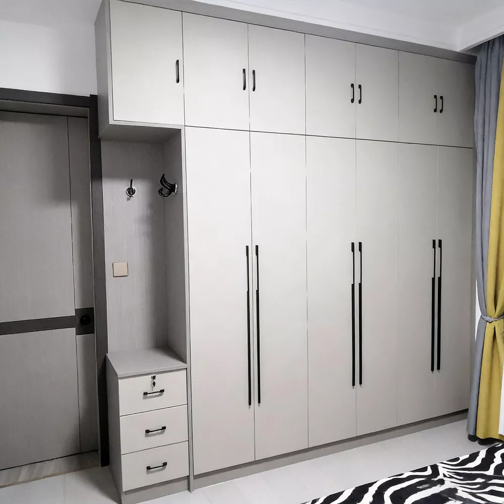 Plywood garderober